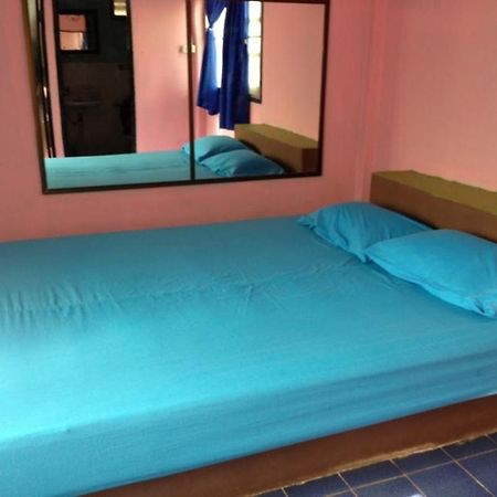Nora Guesthouse Chumphon Værelse billede